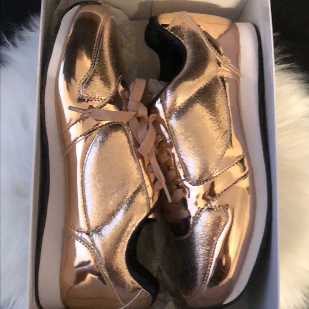 SOLD!!! -  Gold Sneakers size 8.5 NWT - Picture 5 of 5
